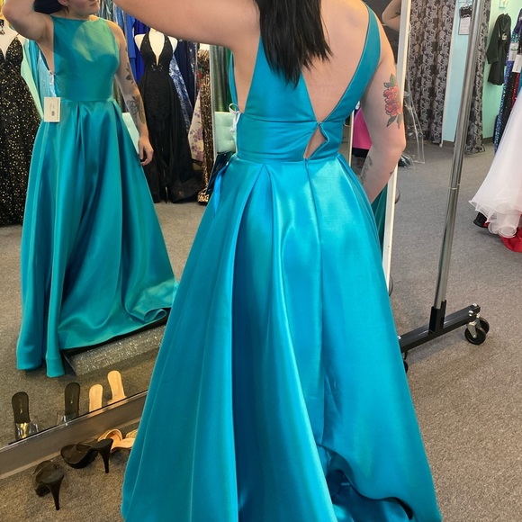 Sherri Hill Dress - Picture 3 of 8